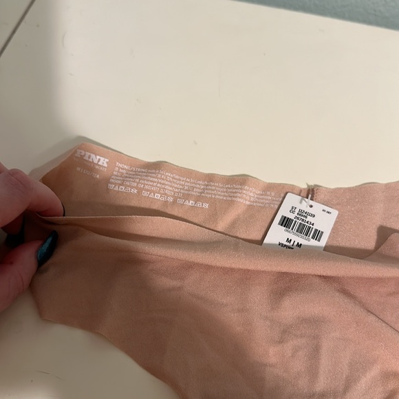 VS/PINK seamless thong - Picture 3 of 4